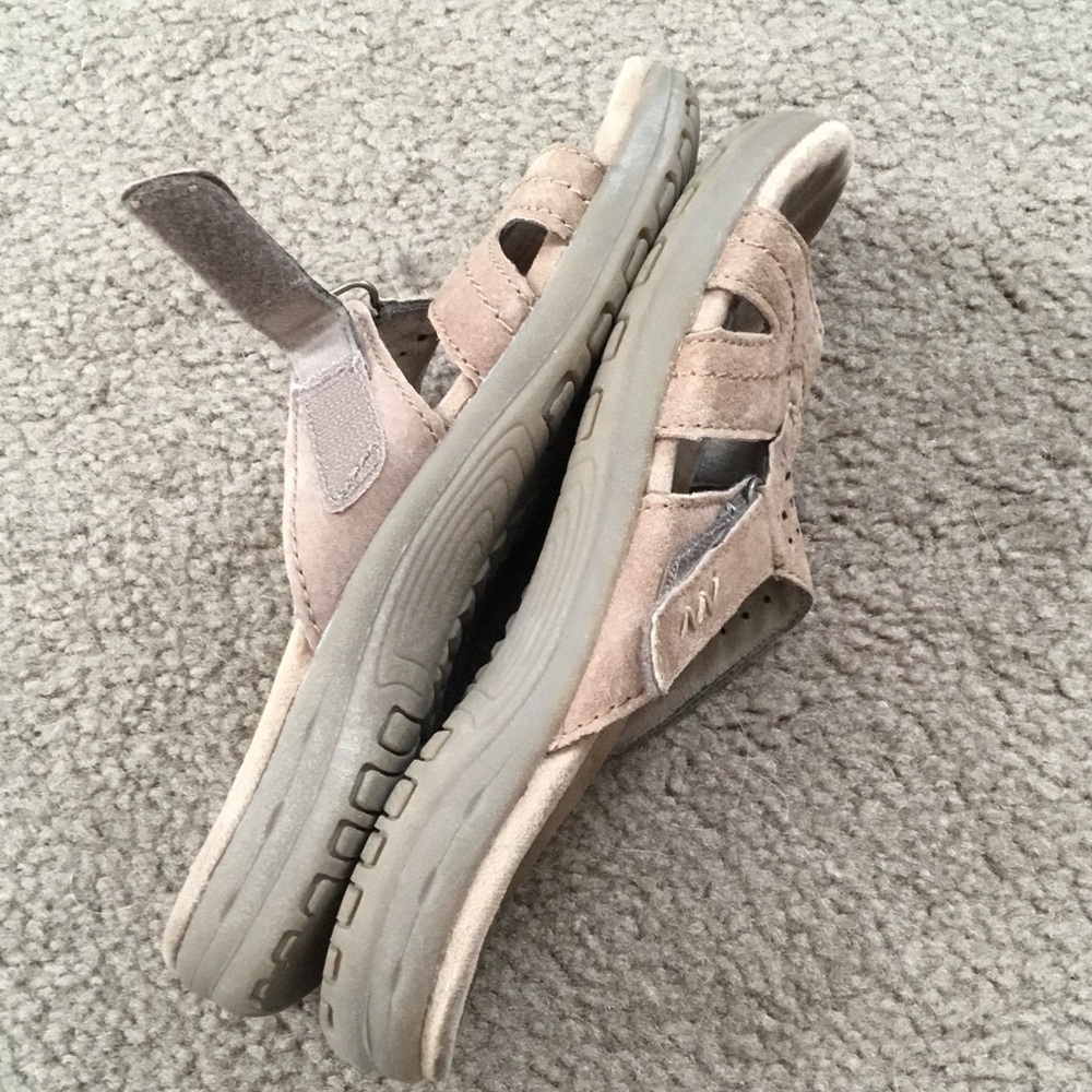 Earth Origins Women's Beige Sandals - Picture 4 of 5